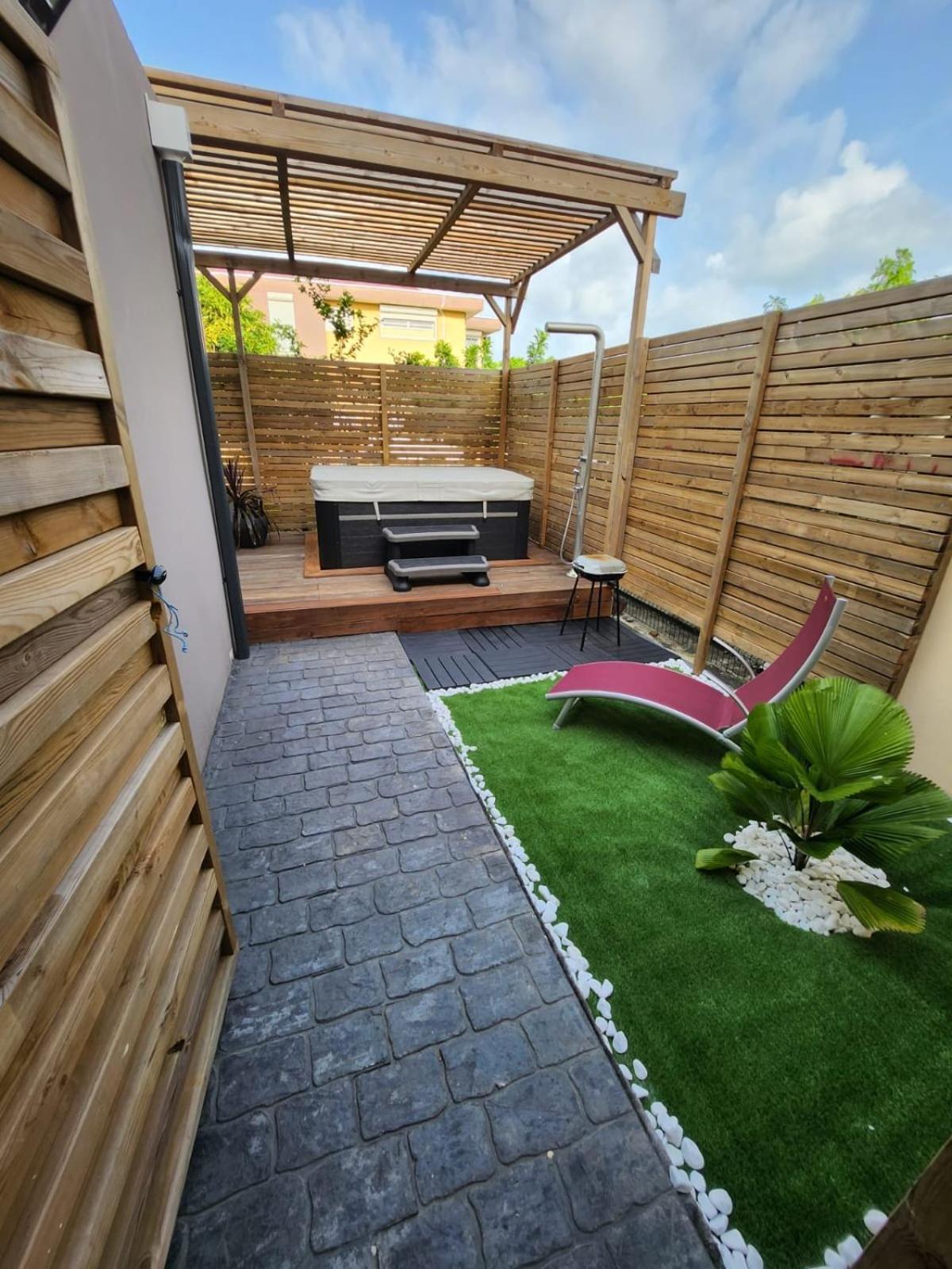 Les Jasmin Standing Piscine Chauffee Jacuzzi 5 Ch 14 Pers Baie-Mahault