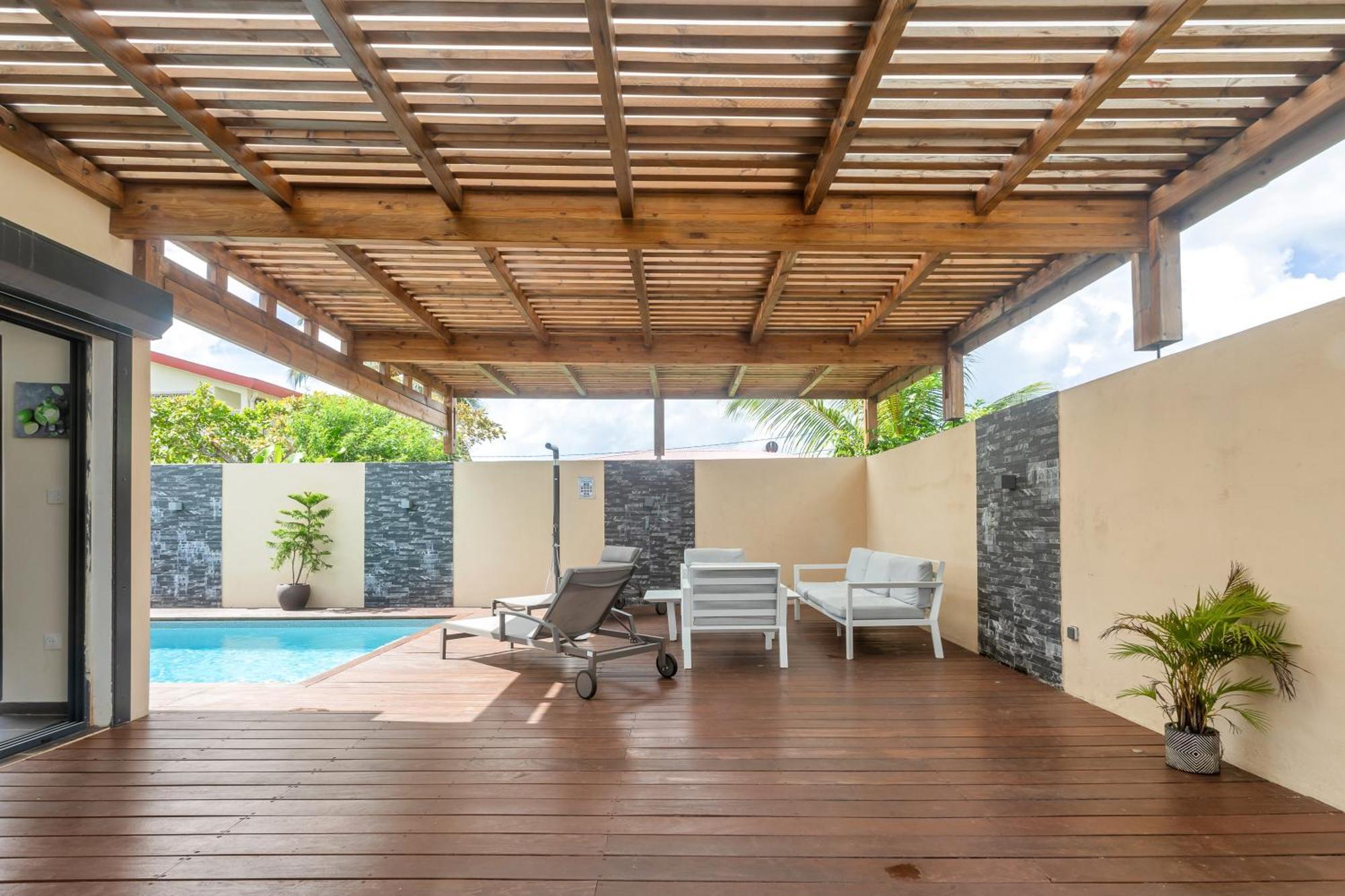 Les Jasmin Standing Piscine Chauffee Jacuzzi 5 Ch 14 Pers Baie-Mahault