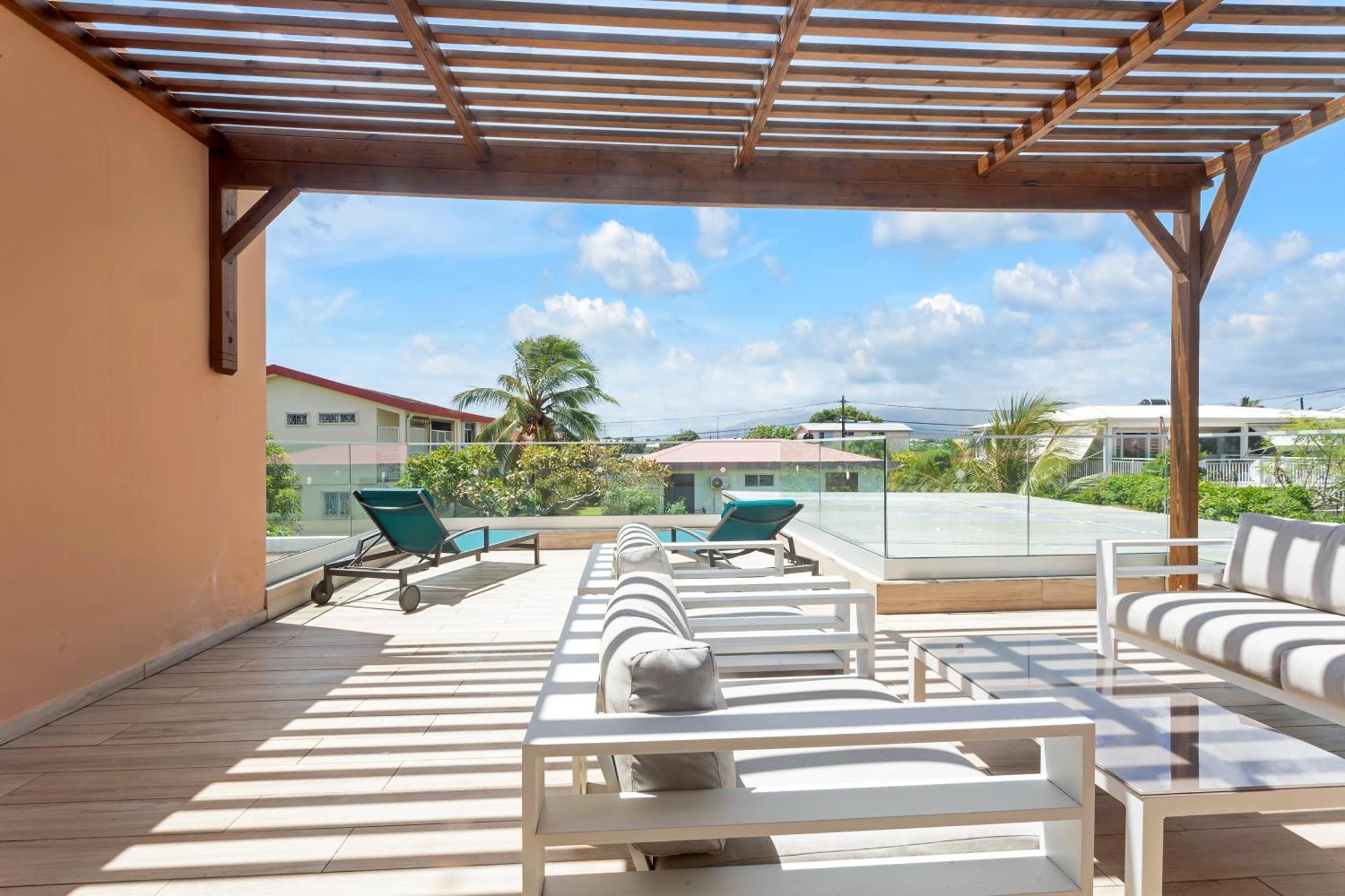 Les Jasmin Standing Piscine Chauffee Jacuzzi 5 Ch 14 Pers