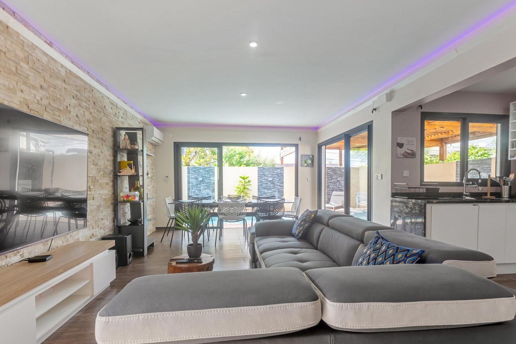 Les Jasmin Standing Piscine Chauffee Jacuzzi 5 Ch 14 Pers